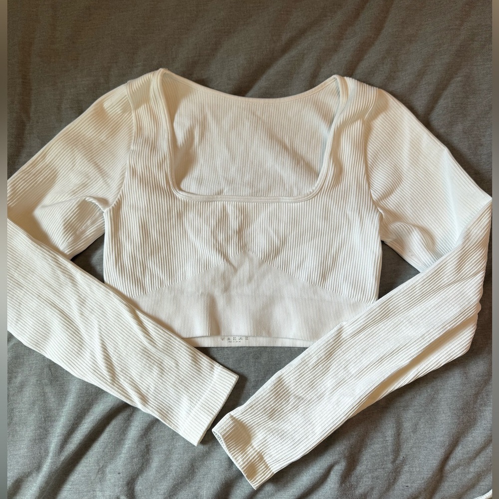 OQQ White Ribbed Long Sleeve Crop Top